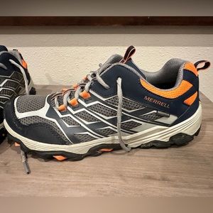 Boys Merrell Hiking Shoes - Size 7